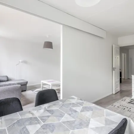 Easy And Short From The Airport *